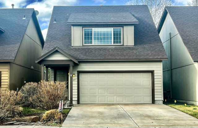 3/2.5 Two Story Home Near Downtown Redmond! 2875 SW Indian Ave. - 2875 Southwest Indian Avenue, Redmond, OR 97756