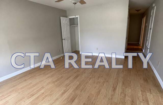 15601 Waycross Dr Gallery 2