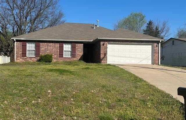 623 N Division Street photos photos