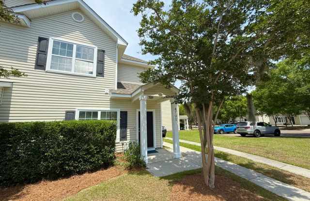 Move in Ready Three Bedroom Townhome in West Ashley photos photos