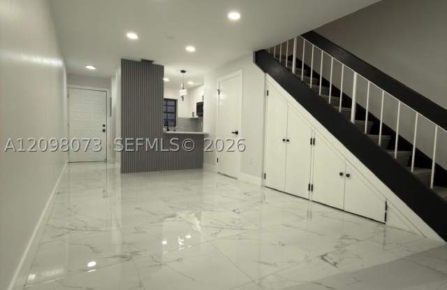11795 SW 18 ST Gallery 4