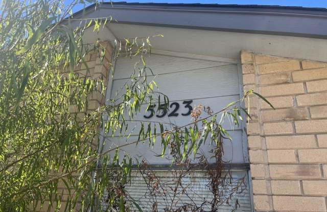 5523 Lochmoor unit: 2 photos photos