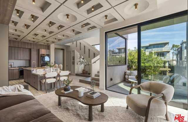 1021 N Ogden Dr unit: Ph 4 photos photos