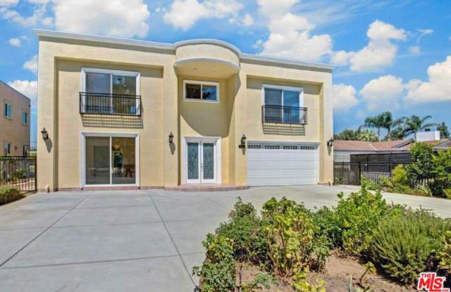 5815 TOPEKA Drive Gallery 2