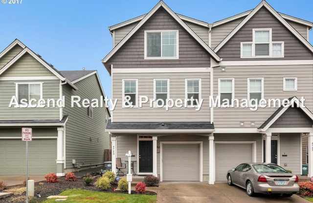 Convenient Hillsboro Location Heart of HiTech 3 Bed Townhome Attached Garage photos photos