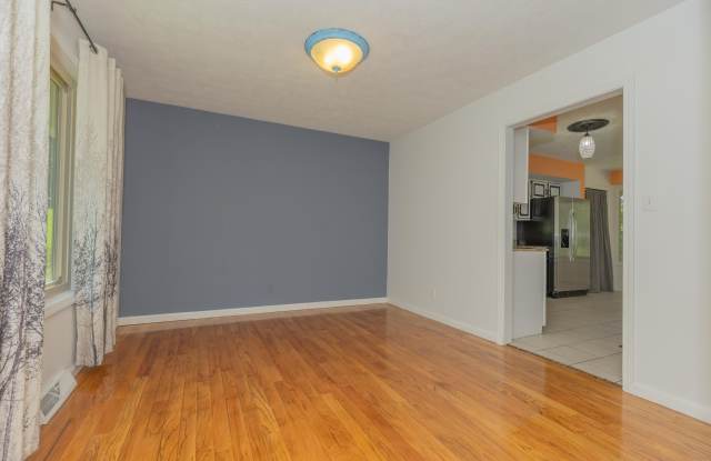 5122 Woodridge Drive Gallery 4
