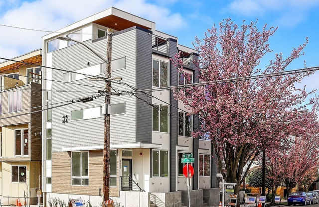 Chic Townhome at Green Lake Gallery 1