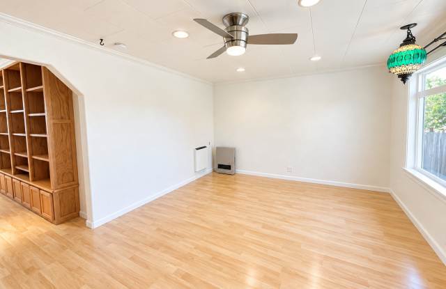 Charming 3 Bedroom, 2 Bathroom Home for Rent in Garberville Gallery 4
