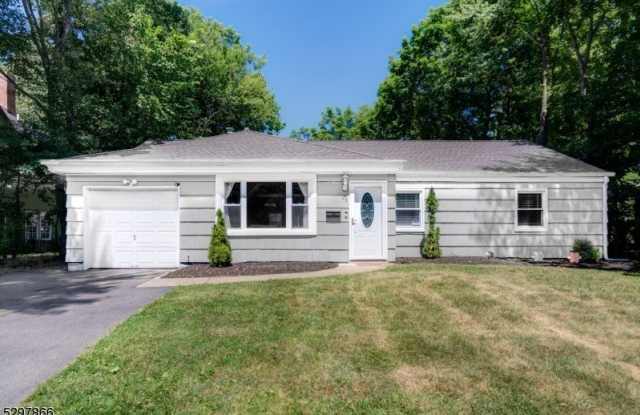 43 Woodcrest Dr - 43 Woodcrest Drive, Livingston, NJ 07039