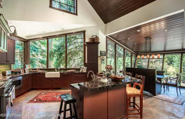 4076 Lower River Road Gallery 4