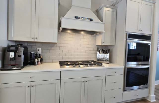 Stunning Townhome in California MD Gallery 4