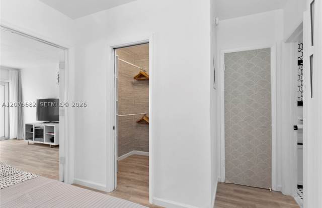 641 Espanola Way Gallery 2