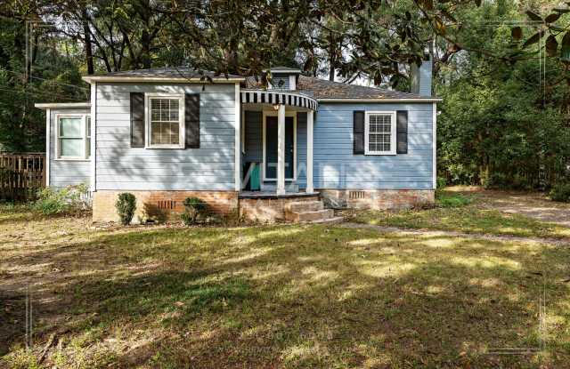 Updated 2 Bed 1 Bath Cottage in Established Neighborhood! - 4824 Auburn Drive North, Mobile, AL 36618