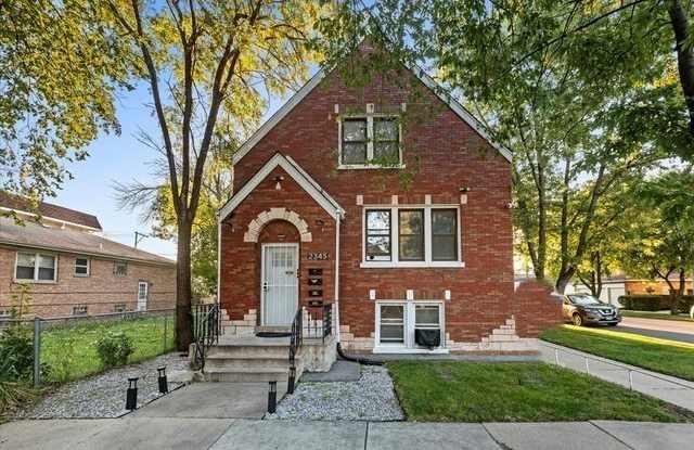 2345 RIDGELAND Avenue photos photos