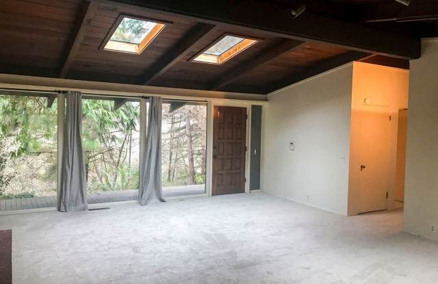1565 L Street Gallery 4