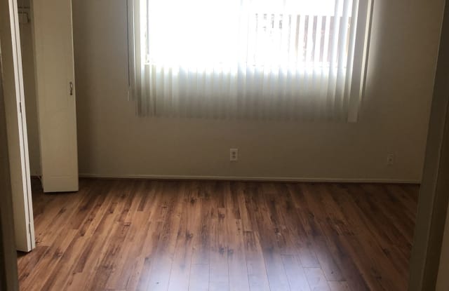 5361 Russell Ave Apt 217 - 5361 Russell Avenue, Los Angeles, CA 90027