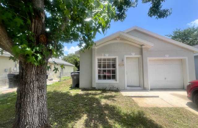 Lovely 3 Bed / 2 Bath Home in Apopka Quiet Leafy Street photos photos