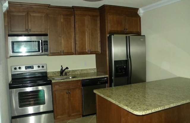 Fall 2025 1 Bedroom Up Scale Condo - Location! Location! - 230 East Samford Avenue, Auburn, AL 36830