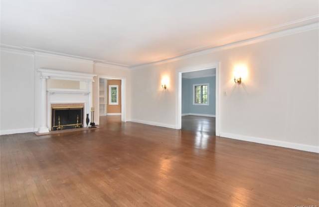 207 Wellington Avenue Gallery 4