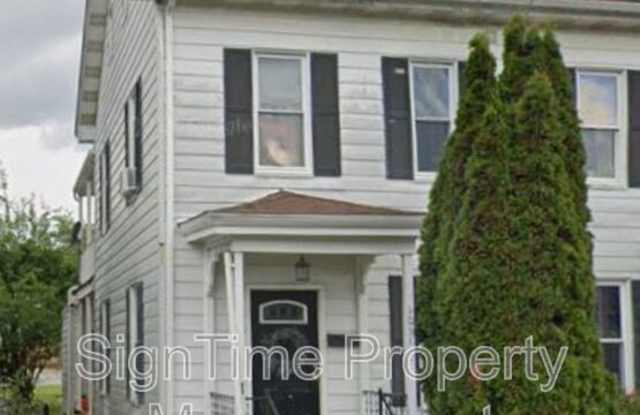 1011 Corbett Street Gallery 1