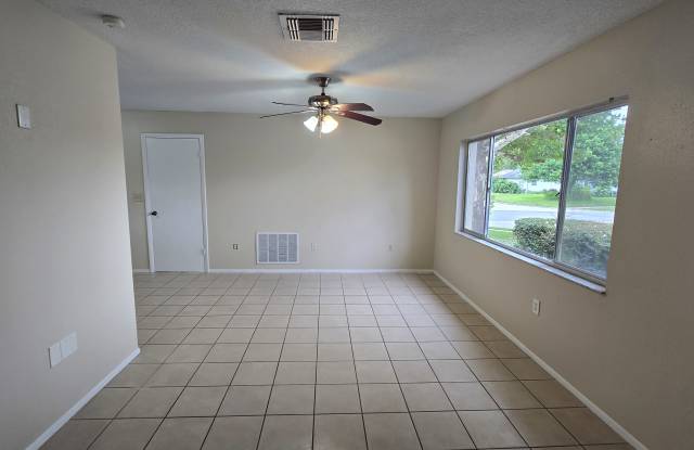 12817 Woodbine Dr Gallery 2