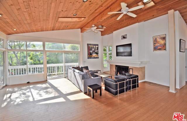 2885 Searidge St photos photos