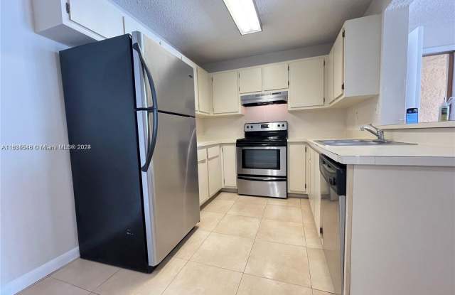 9491 Palm Cir S - 9491 Palm Circle South, Pembroke Pines, FL 33025