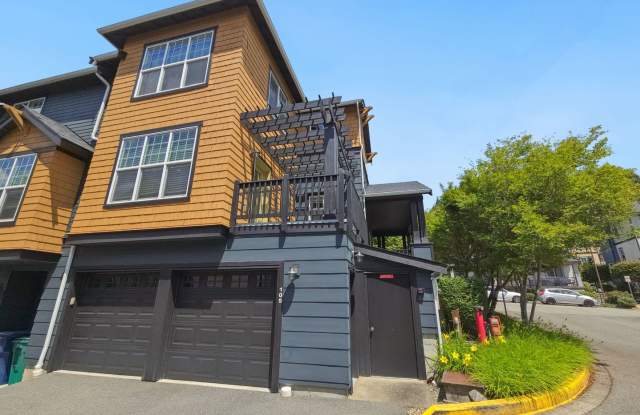 Spacious 3BR/3.5BA Townhome in Desirable Education Hill – Prime Redmond Location! photos photos