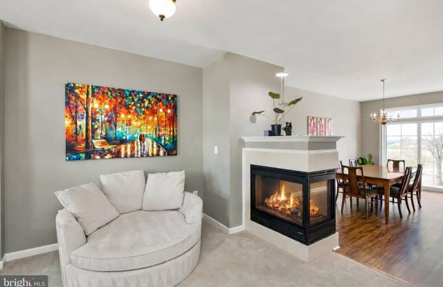 42455 MALACHITE Terrace Gallery 3
