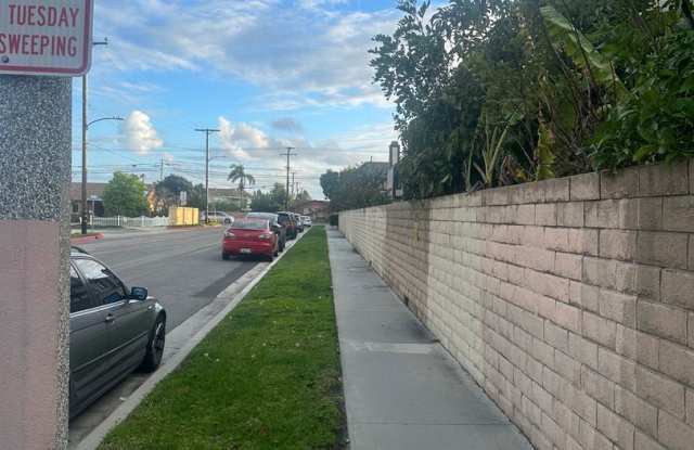 Charming 3-Bed/2.5-Bath Townhome with 2-Car Garage in Garden Grove Gallery 3