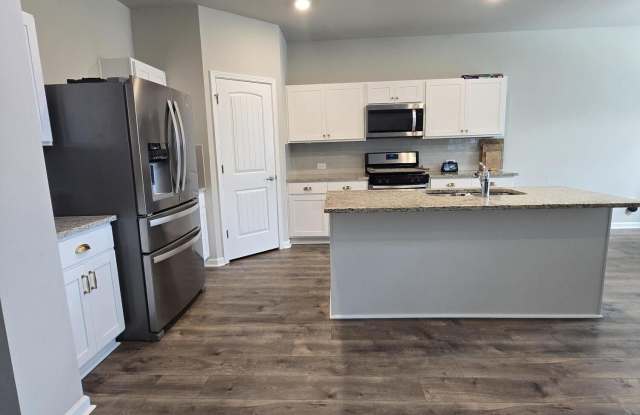 219 S Lakepointe Drive Gallery 4