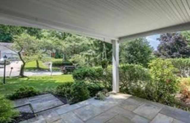 8513 Fox Run Gallery 3
