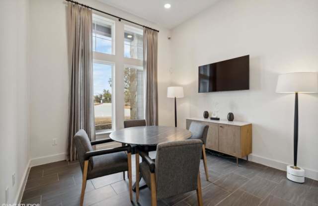 1844 W University Ave photos photos