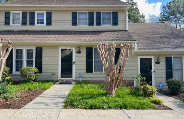 Adorable 2 Bed Townhome Convenient to Duke  UNC! photos photos