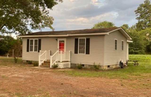2 Bedrooms, 1 Bathroom Home in Centre! photos photos