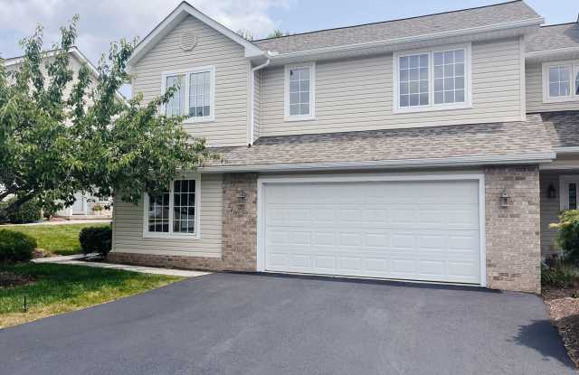 3 Bedroom 2.5 Bath Townhouse with 2 Car Garage photos photos