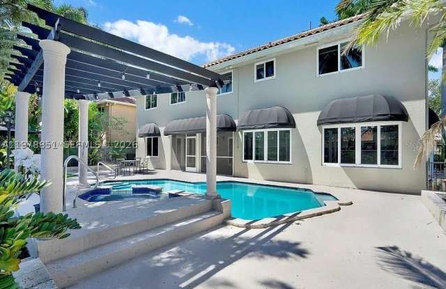 15945 NW 82nd Ct Gallery 3
