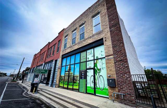 2816 Lee Street Gallery 1