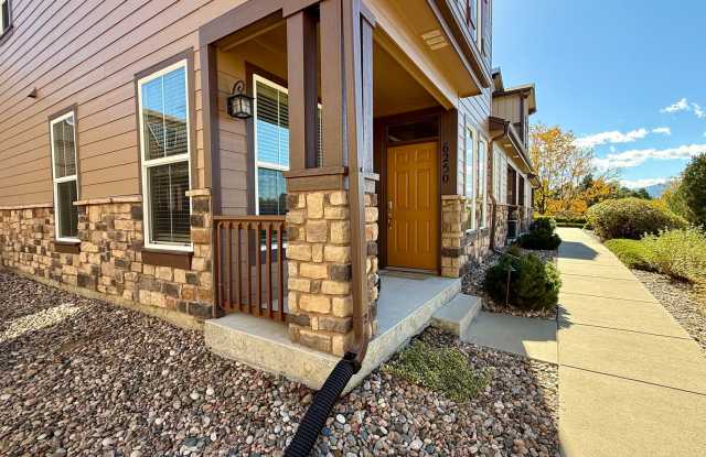 Spacious  Modern 3-Bedroom Townhome in The Vistas at Norwood photos photos
