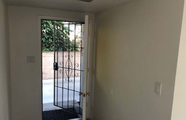 25100 Feijoa Avenue Gallery 3