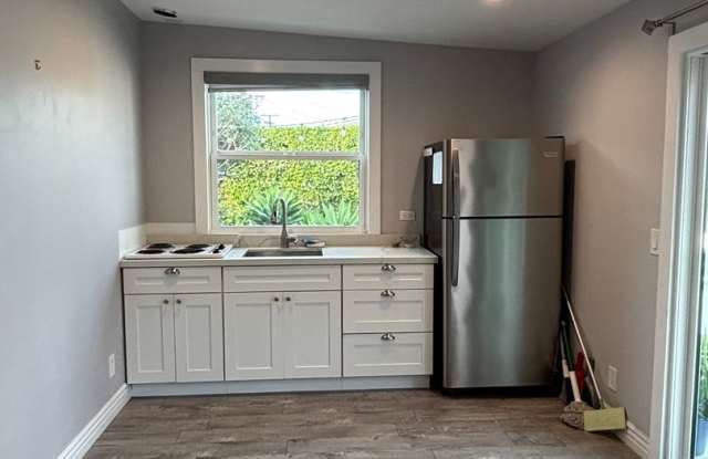 MARKEITNG SPECIAL $500 OFF SECOND MONTHS RENT - Charming & Private Backhouse Studio in Desirable Long Beach Neighborhood! ALL Utilities Included! photos photos