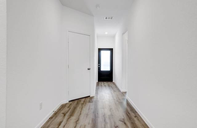 ***MOVE-IN SPECIAL: TWO WEEKS FREE***Spacious Single-Story with Dual Primary Suites Gallery 3