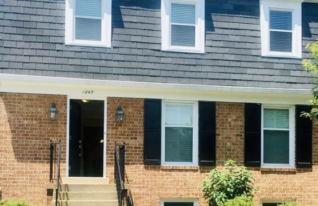 1240 PINE HILL ROAD - 1240 Pine Hill Road, McLean, VA 22101
