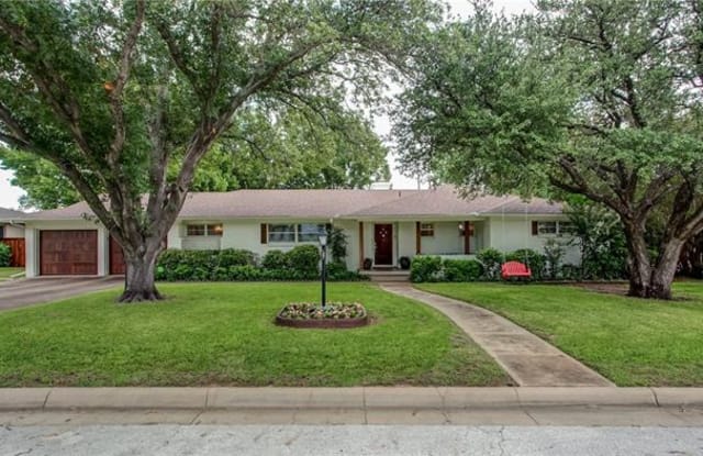 4401 Warnock Court - 4401 Warnock Court, Fort Worth, TX 76109