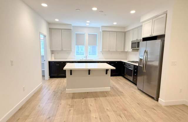 REDUCED ! Modern  Luxurious Ryan Terrace Townhouse ! Located Close To Shopping  Restaurants ! photos photos