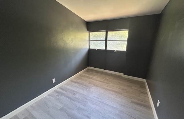 1911 South Riverview Circle - 1 Gallery 3