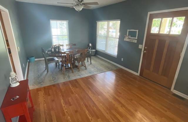 ****AVAILABLE AUGUST 2027**** Large 3 bed, 3 bath House with fenced yard Gallery 3