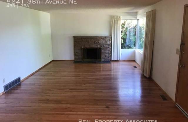 5241 38th Avenue NE Gallery 3