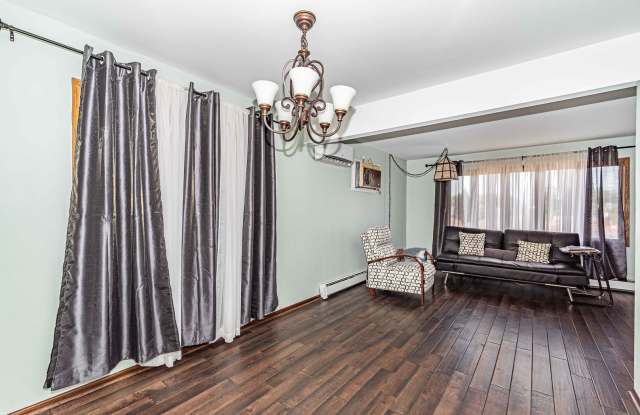 6013 West Gunnison Street Gallery 3