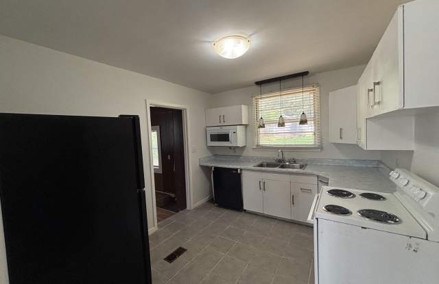 3907 Memorial Parkway N Gallery 4